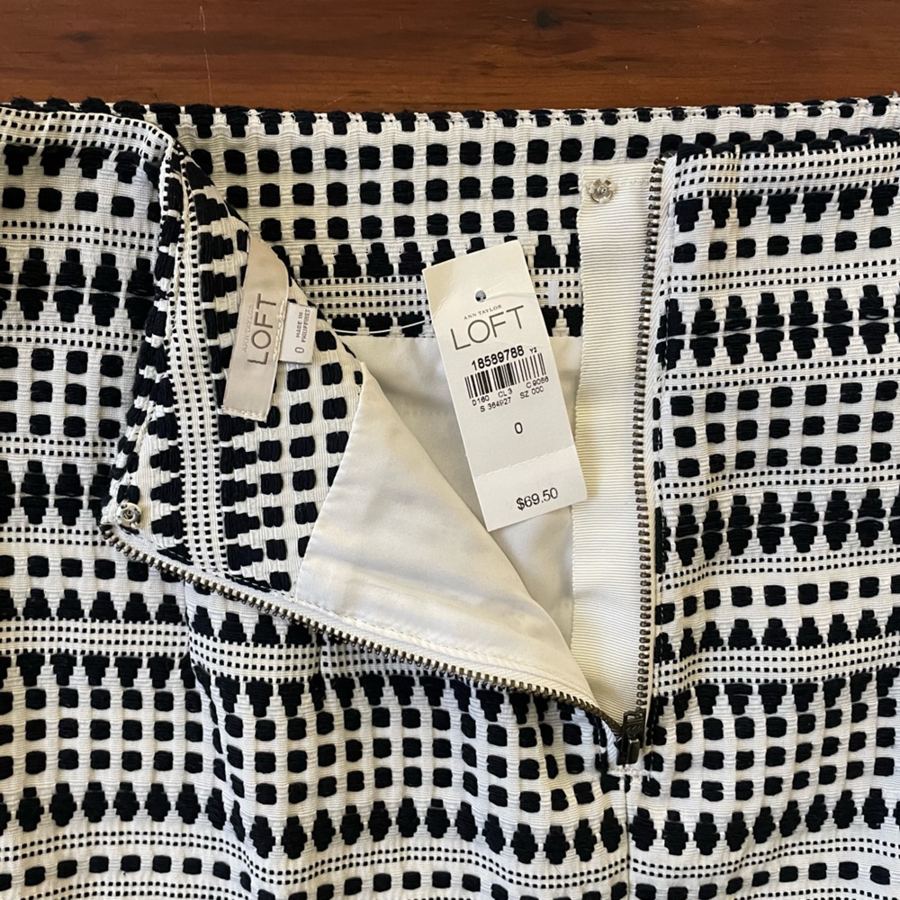 *NWT* LOFT Jacquard Pencil Skirt, Black & White Geometric Print - Picture 12 of 16